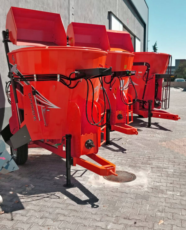 12M³ Vertical Feed Mixer - Image 3